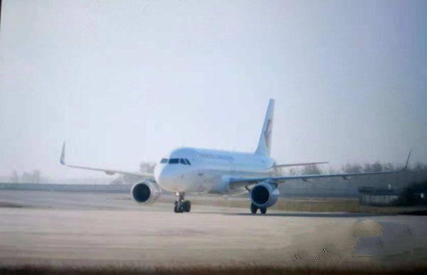 信陽明港機場首航著陸