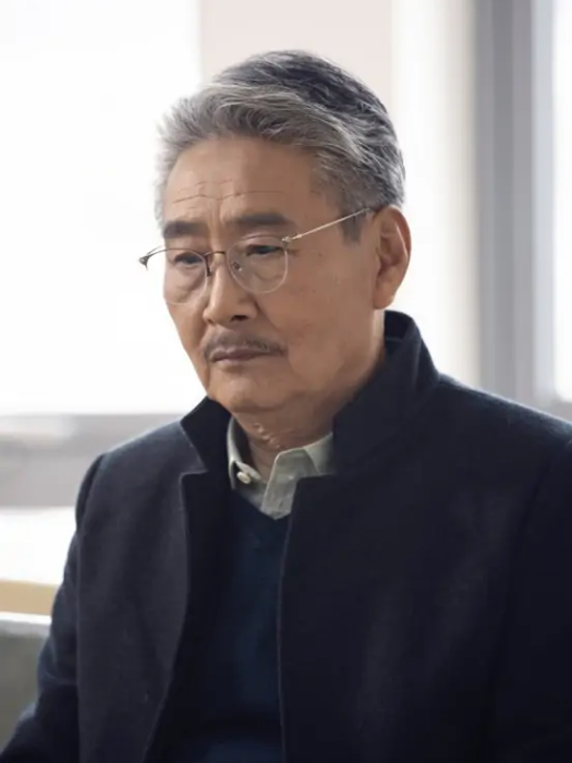 包玉剛(都市情感劇《老閨蜜》中的角色) 包玉剛(都市情感劇《老閨蜜》中的角色)