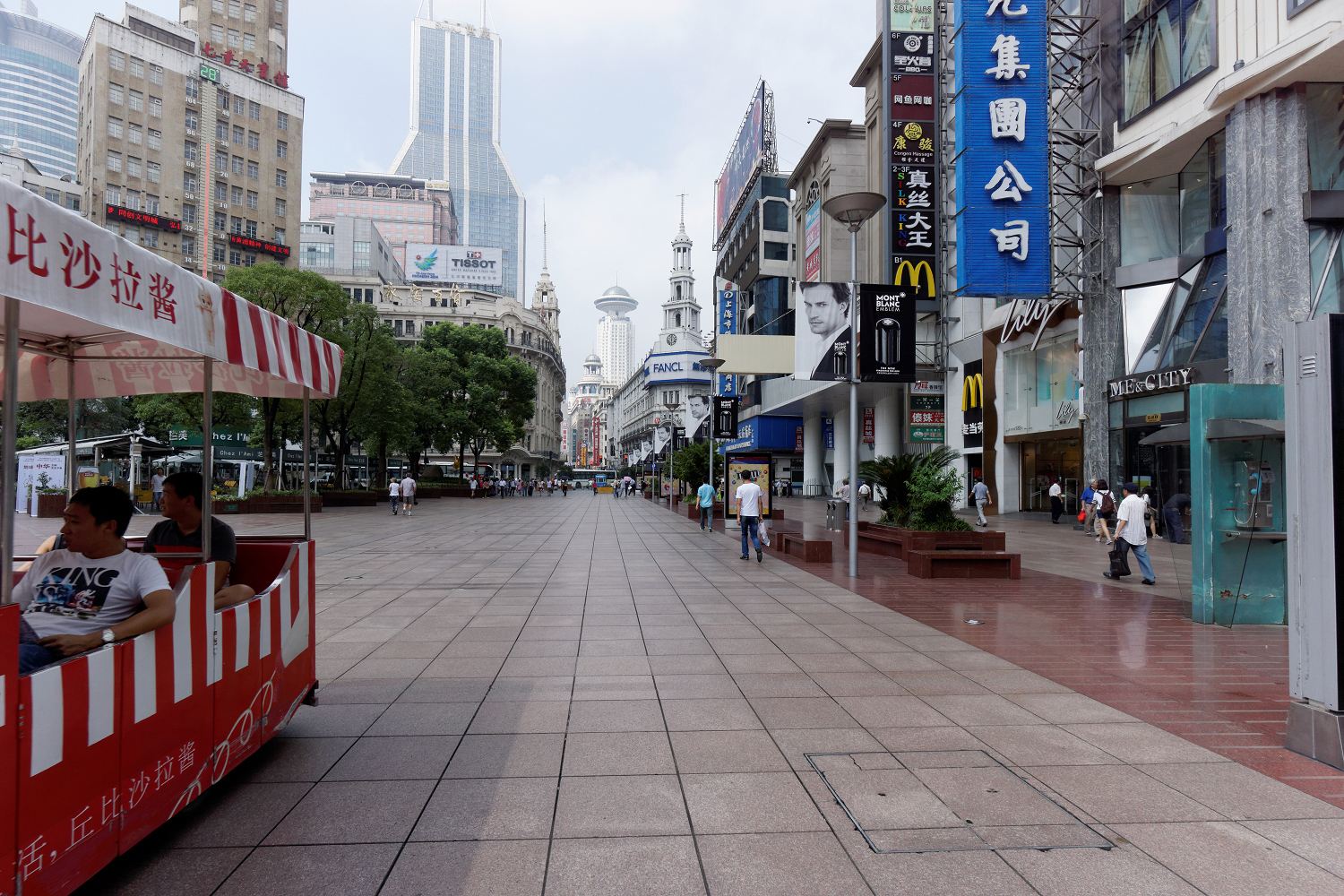 南京路步行街日景（世紀廣場角度）