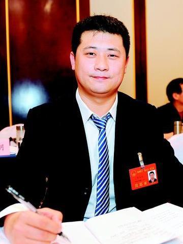 李文龍(山西省第十四屆人大代表,國家電投集團山西鋁業有限公司原料車間主任) 李文龍(山西省第十四屆人大代表,國家電投集團山西鋁業有限公司原料車間主任)