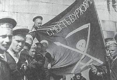 俄海軍亮出帶有“資產階級去死”字樣的黑旗