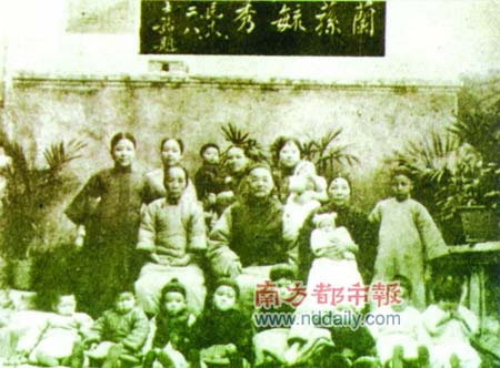 1929年梁士詒與部分家屬攝於香港