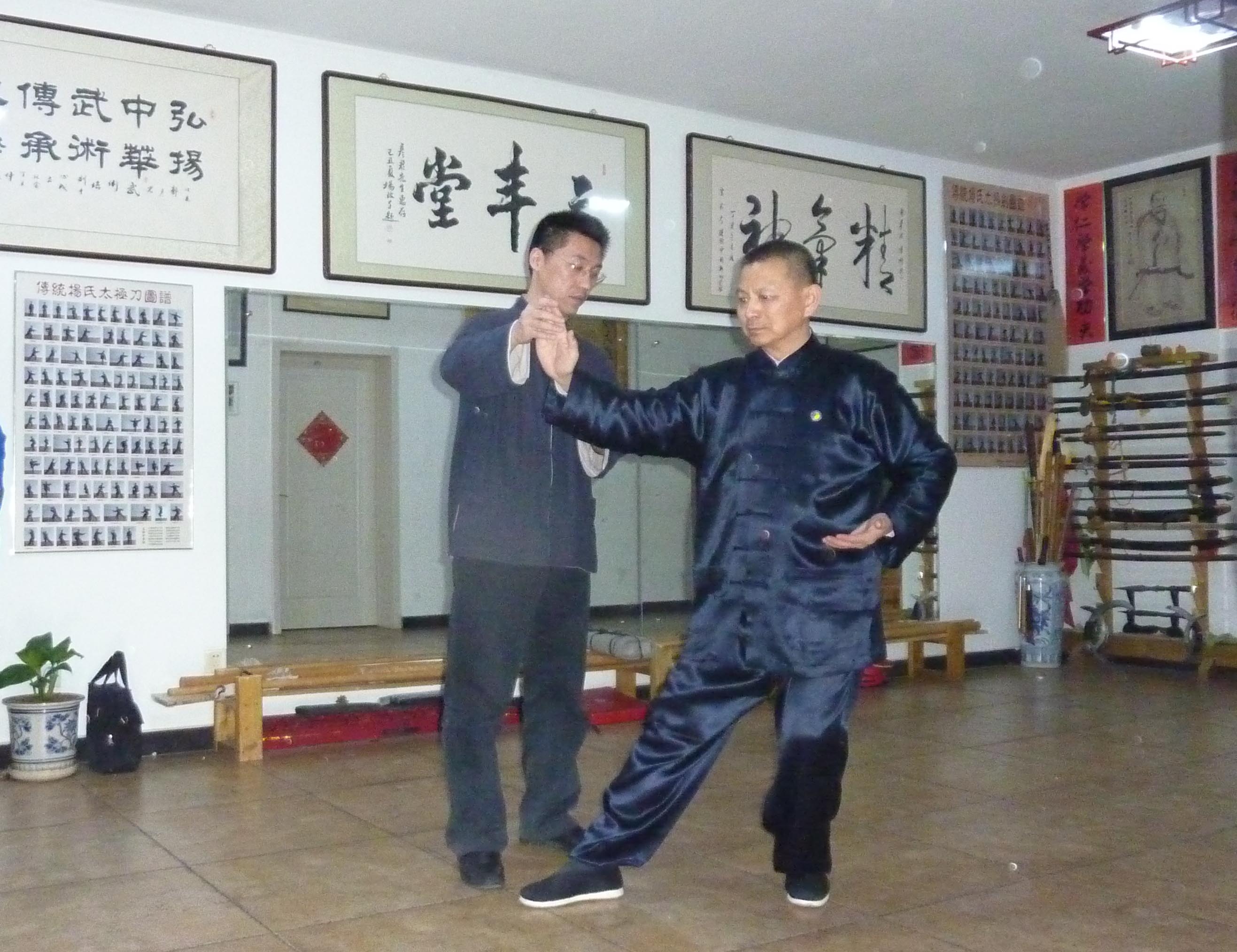郭彥君老師指導韓東軍少將練拳