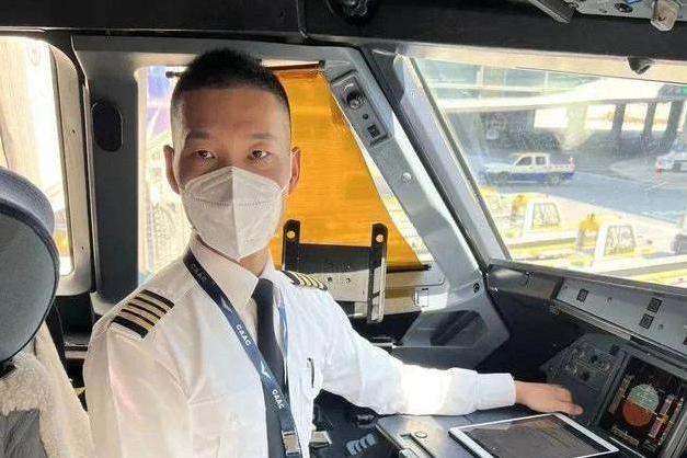 馬保利(《2023中國詩詞大會》總冠軍、中國南方航空股份有限公司大連分公司機長) 馬保利(《2023中國詩詞大會》總冠軍、中國南方航空股份有限公司大連分公司機長)