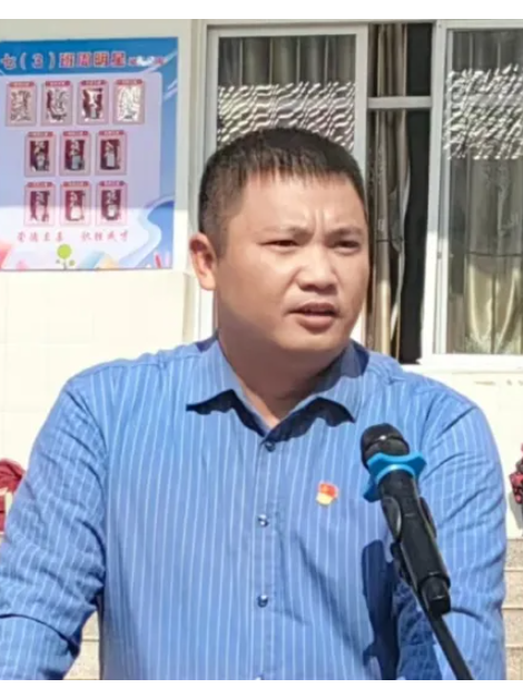 李春林(江西省贛州市南康區朱坊鎮人大副主席) 李春林(江西省贛州市南康區朱坊鎮人大副主席)