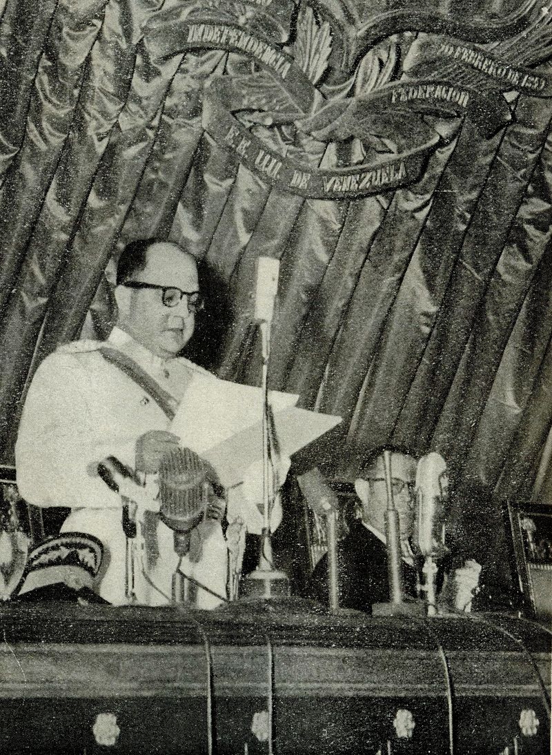 1952年，佩雷斯·希門尼斯在演講