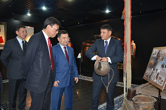 日本駐哈大使訪問國際突厥學院