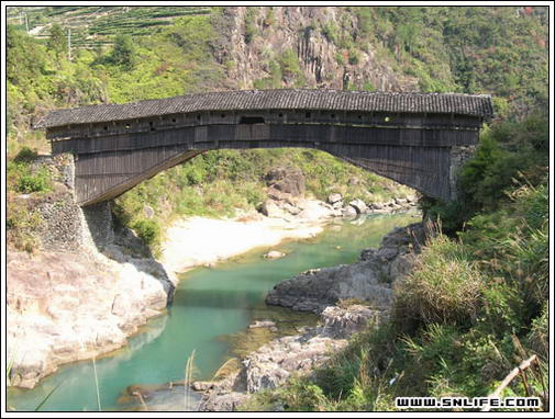 張坑橋，位於芹洋鄉張坑村西南約1公里