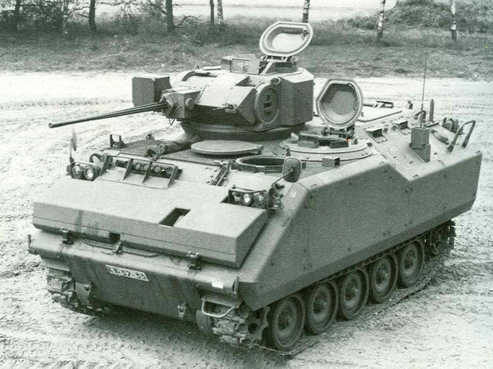 配裝美制25毫米單人炮塔的AIFV步兵戰車