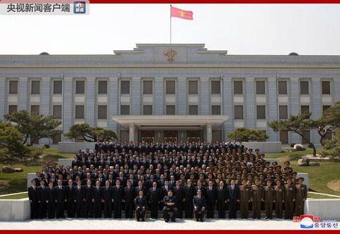 朝鮮第十四屆最高人民會議合影