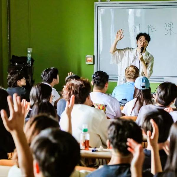田默忱 田默忱
