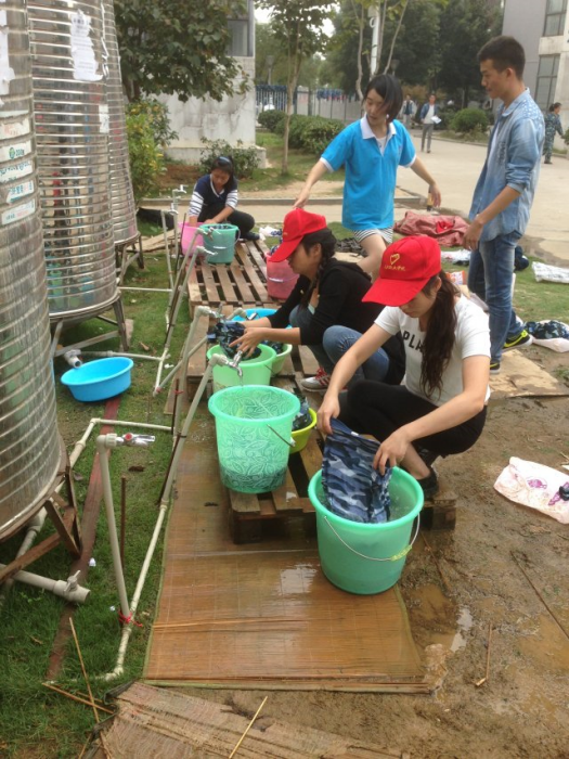 長江職業學院青年志願者協會軍訓服裝回收活動