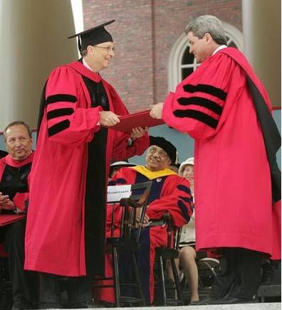 50歲的蓋茨獲得哈佛博士