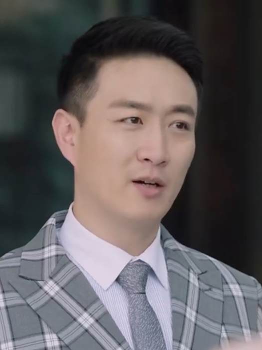 康明(當代都市言情劇《小風暴之時間的玫瑰》中的角色) 康明(當代都市言情劇《小風暴之時間的玫瑰》中的角色)