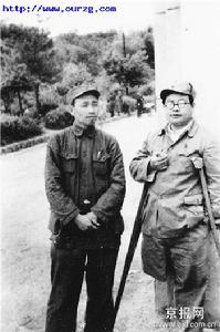1946年5月，鐘赤兵和李天佑在哈爾濱