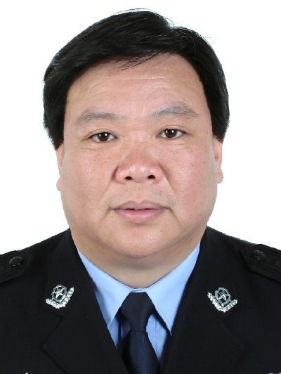 雷斌(連雲港市局副局長、黨委委員、三級高級警長) 雷斌(連雲港市局副局長、黨委委員、三級高級警長)