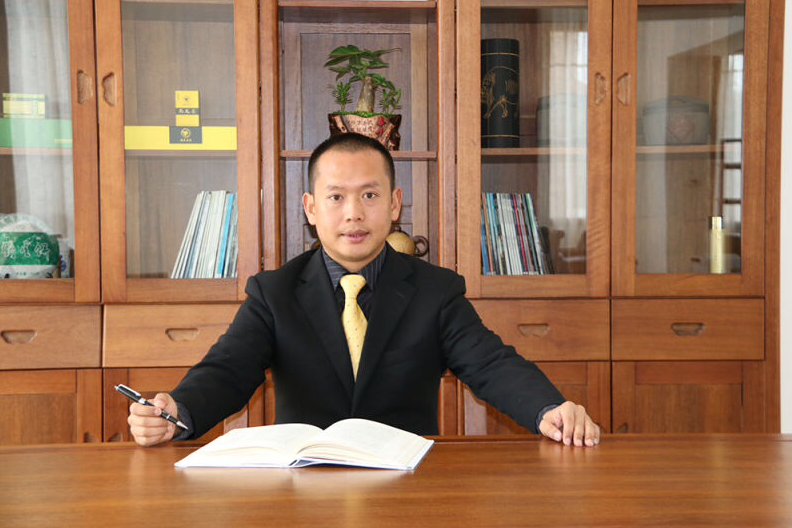余育啟 余育啟