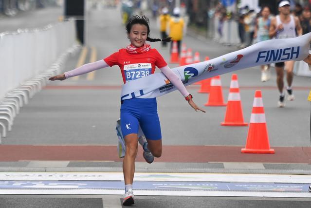 唐曉芬(中國女子馬拉松運動員) 唐曉芬(中國女子馬拉松運動員)