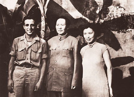 1945年，毛澤東、斯諾、龔澎在重慶