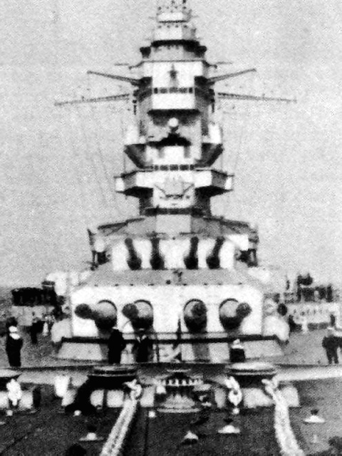 敦刻爾克戰列艦前甲板主炮