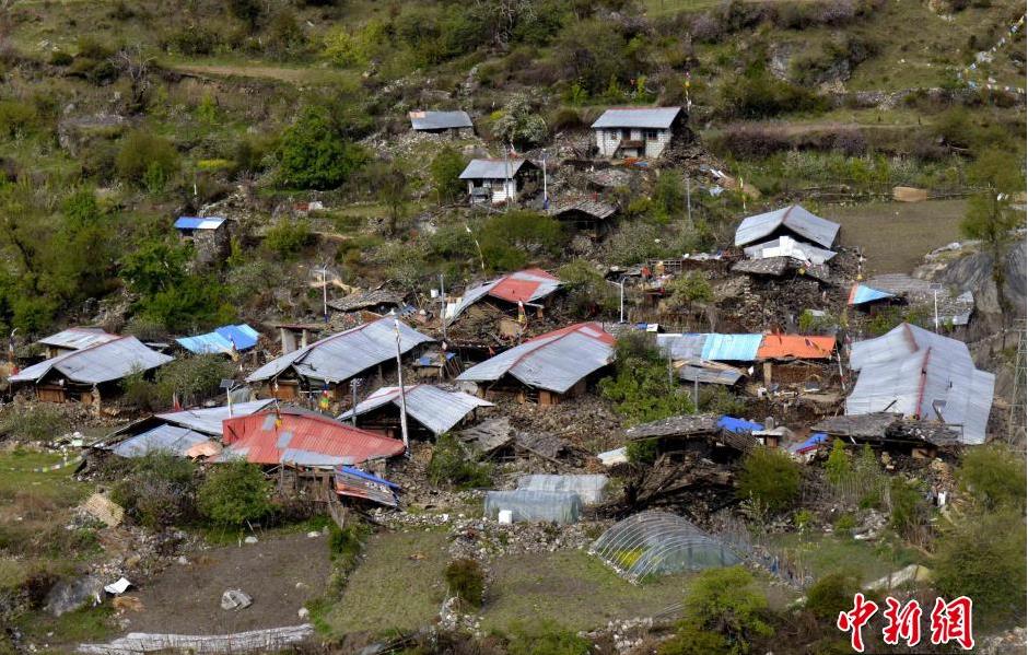 2015年4月28日航拍的吉隆鎮地震重災區一角