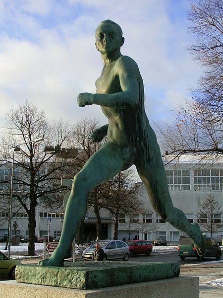 赫爾辛基奧林匹克體育場外的雕像