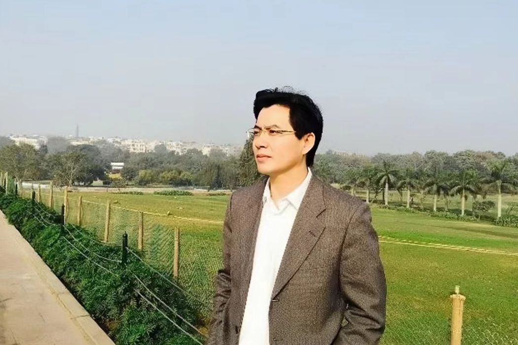 崔偉(中國書法家協會理事) 崔偉(中國書法家協會理事)