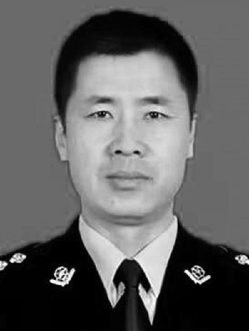 史小兵(山西省陽泉市公安局郊區分局舊街派出所原副所長、二級警長) 史小兵(山西省陽泉市公安局郊區分局舊街派出所原副所長、二級警長)