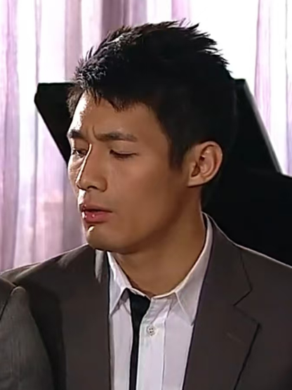 張繼光(警匪劇《飛虎》中的角色,由翟威廉飾演) 張繼光(警匪劇《飛虎》中的角色,由翟威廉飾演)