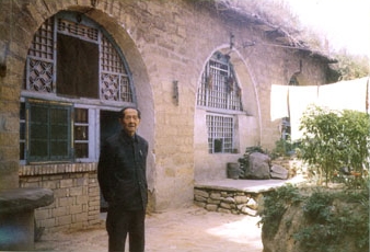 1990年，郭洪濤在中共陝甘寧邊區黨委舊址