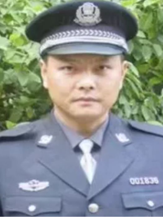 劉國梁(2003年版懸疑劇《天之雲地之霧》中的角色) 劉國梁(2003年版懸疑劇《天之雲地之霧》中的角色)