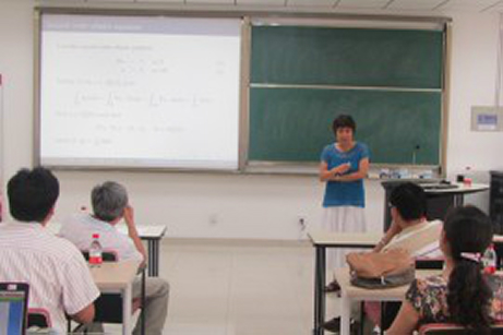 葉秀教授在山東大學數學學院講課