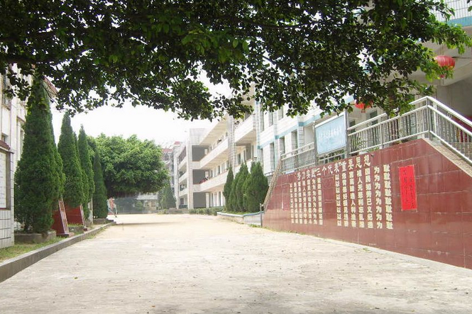 前雲中學 前雲中學