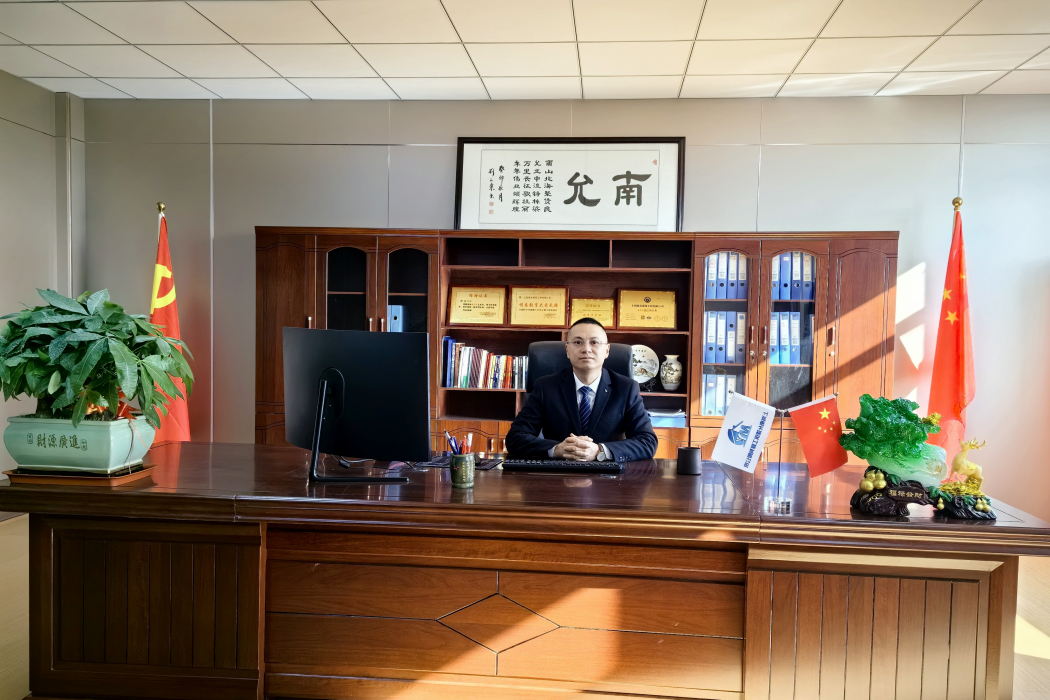 鄭剛(上海南允建築工程有限公司董事長) 鄭剛(上海南允建築工程有限公司董事長)