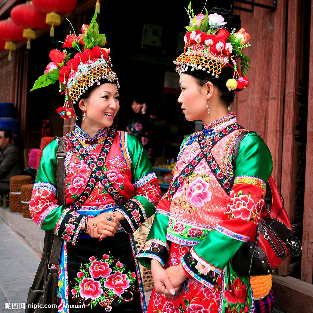 贵州是一个少数民族众多的省份，每个民族的服饰习俗均有所不同|贵州|民族|习俗_新浪新闻