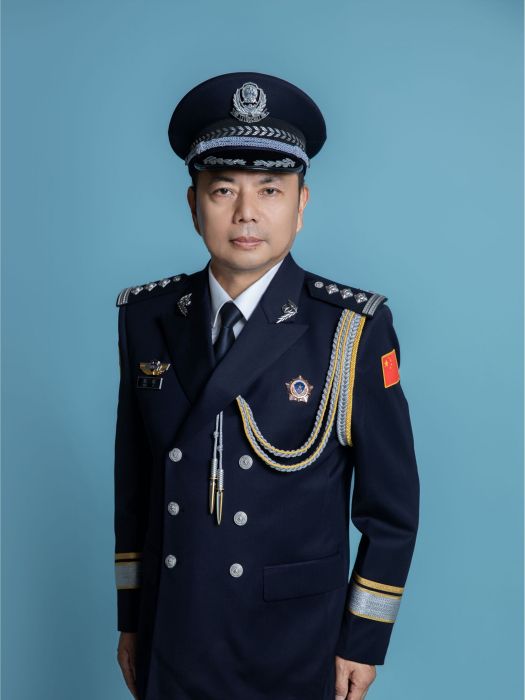 程波(湖北省武漢市公安局青山區分局(鋼城分局)新溝橋街派出所三級高級警長,一級警督警銜) 程波(湖北省武漢市公安局青山區分局(鋼城分局)新溝橋街派出所三級高級警長,一級警督警銜)