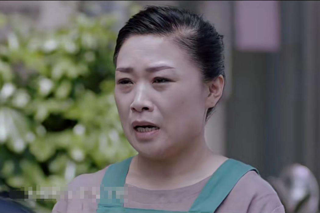 何艷(懸疑網路劇《法醫秦明》中的角色) 何艷(懸疑網路劇《法醫秦明》中的角色)