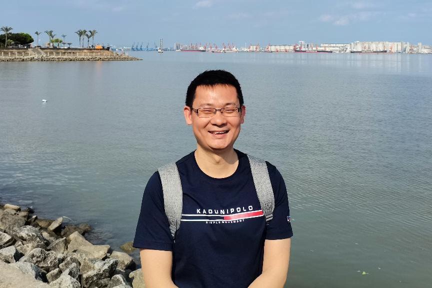 潘會平(華南理工大學數學學院副教授) 潘會平(華南理工大學數學學院副教授)