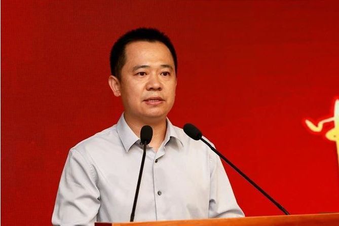 尹興(中國文聯出版社有限公司黨委書記、董事長) 尹興(中國文聯出版社有限公司黨委書記、董事長)