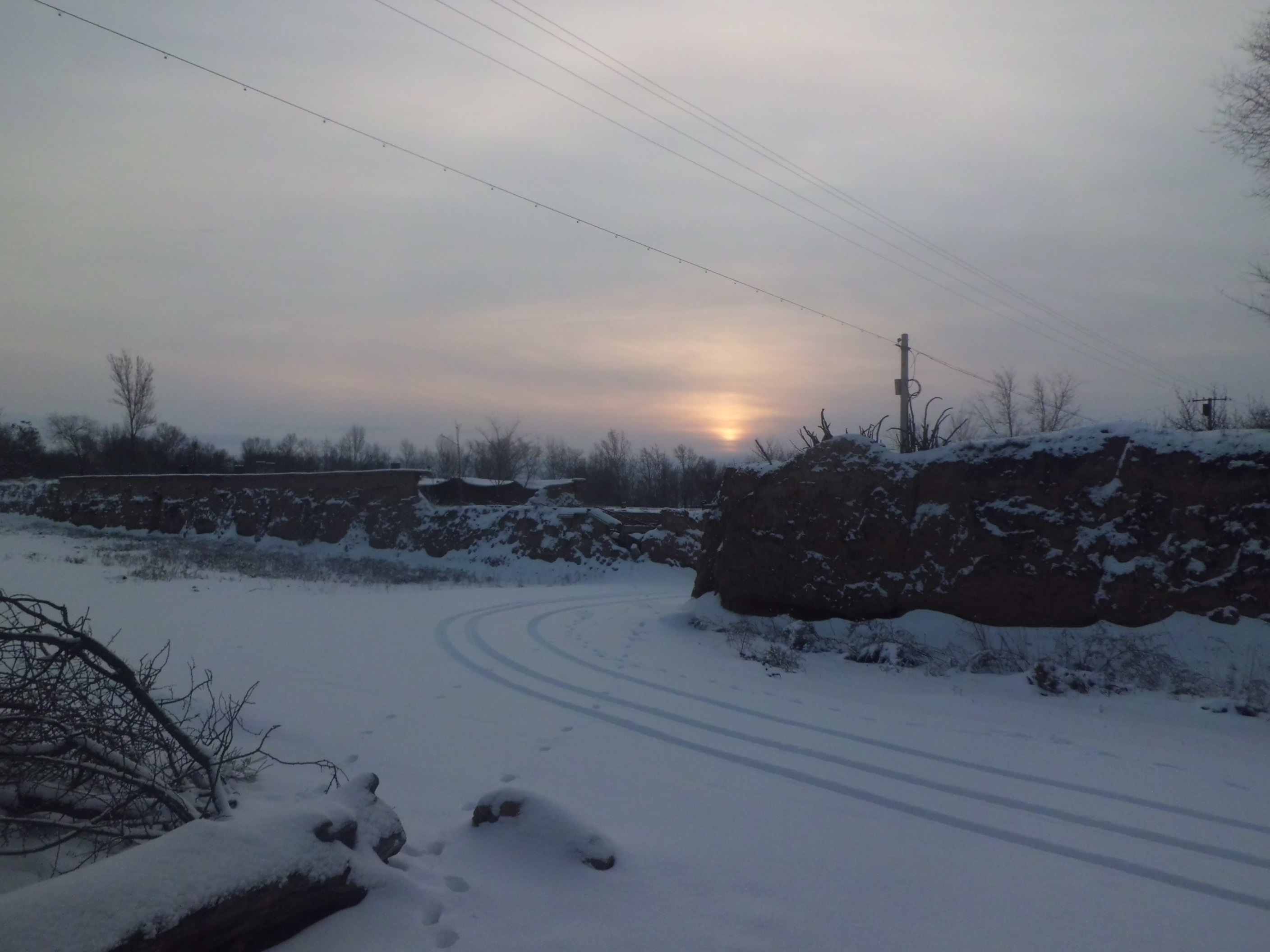 冬日大雪後的朝陽