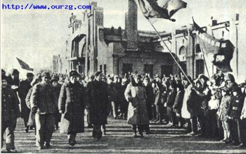 鄭洞國、曾澤生率部起義抵達哈爾濱車站時