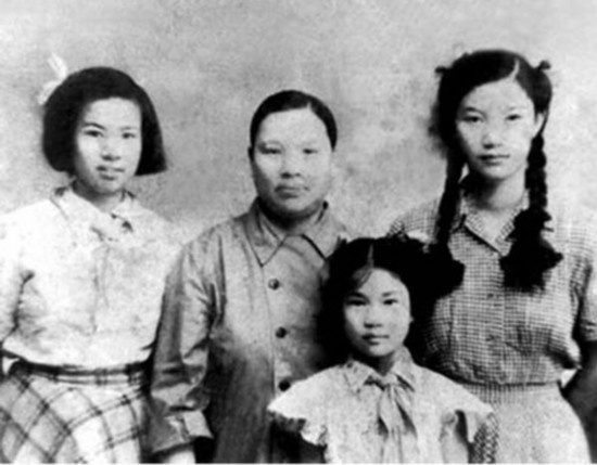 圖中左起：邵華、張文秋、劉思齊、張少林
