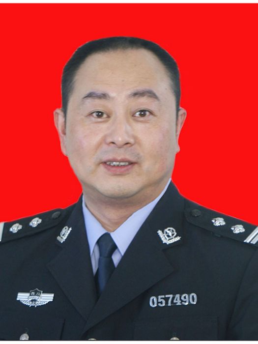 楊善斌(四川省雅安市公安局交通警察支隊車管所原四級高級警長) 楊善斌(四川省雅安市公安局交通警察支隊車管所原四級高級警長)