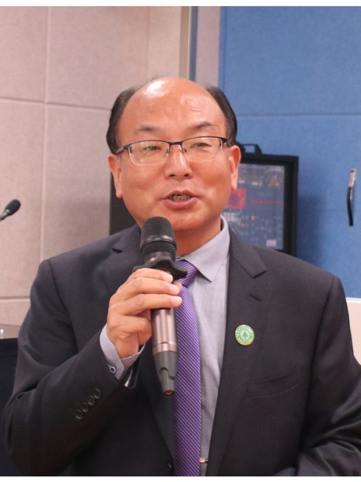 王延寧(甘肅省蘭州市外國語高級中學教師)