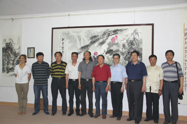 王谷成為首的泉城墨友十人書畫展現場