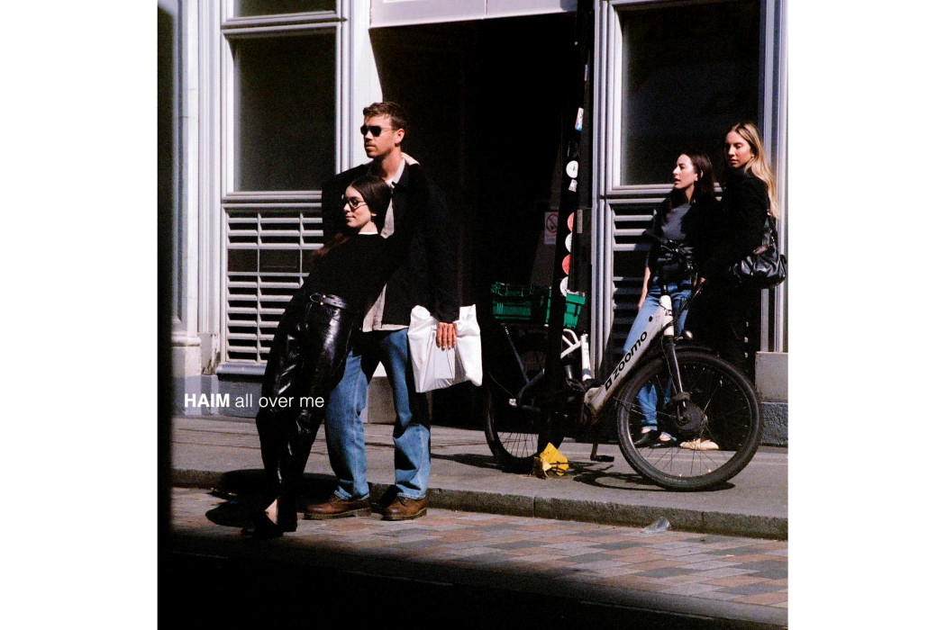 All Over Me(2025年海慕樂隊演唱的歌曲) All Over Me(2025年海慕樂隊演唱的歌曲)