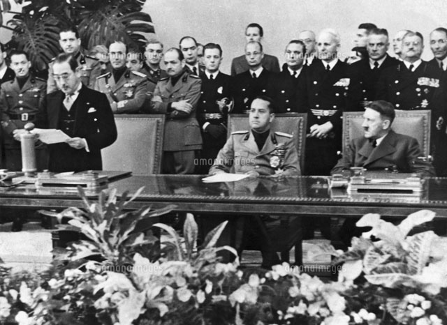 簽約現場，左起：來棲三郎、齊亞諾、希特勒