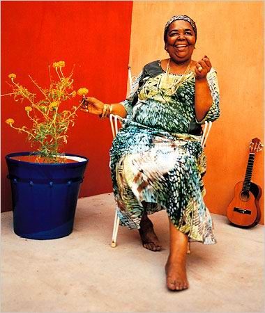 塞薩莉亞·艾沃拉(Cesaria Evora) 塞薩莉亞·艾沃拉(Cesaria Evora)