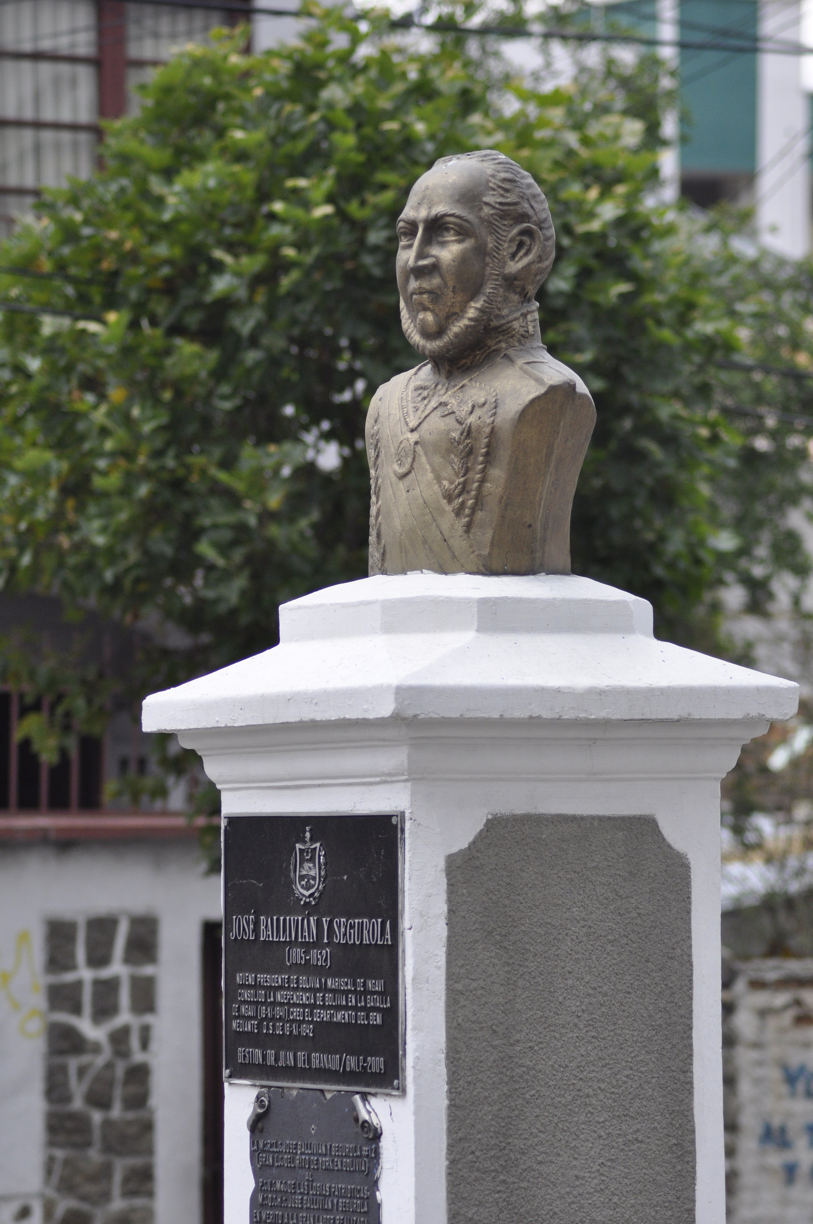 何塞·巴利維安將軍的雕像