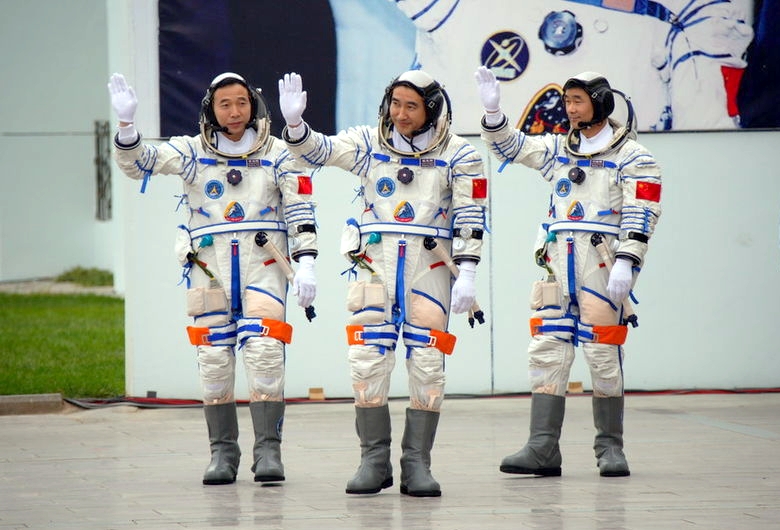 3名正選航天員：翟志剛、劉伯明與景海鵬